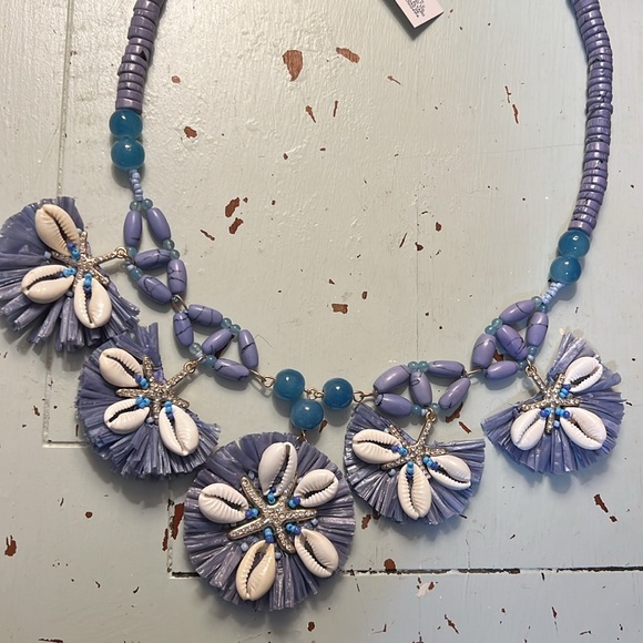 Chico’s Periwinkle Shell Bib Necklace. - Picture 5 of 9